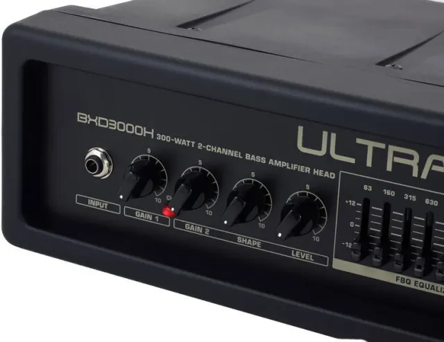 Гитарный усилитель Behringer BXD3000H
