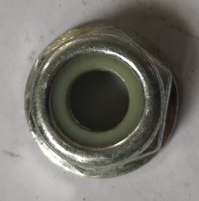 Гайка крепления ножа для бензокосы Champion M10x1.25L самоконтрящаяся 1700026